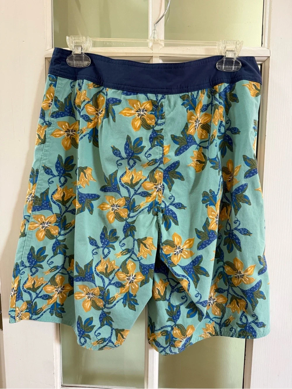 Patagonia Swim 21” Wavefarer Floral Board Shorts Size 30” x 10”